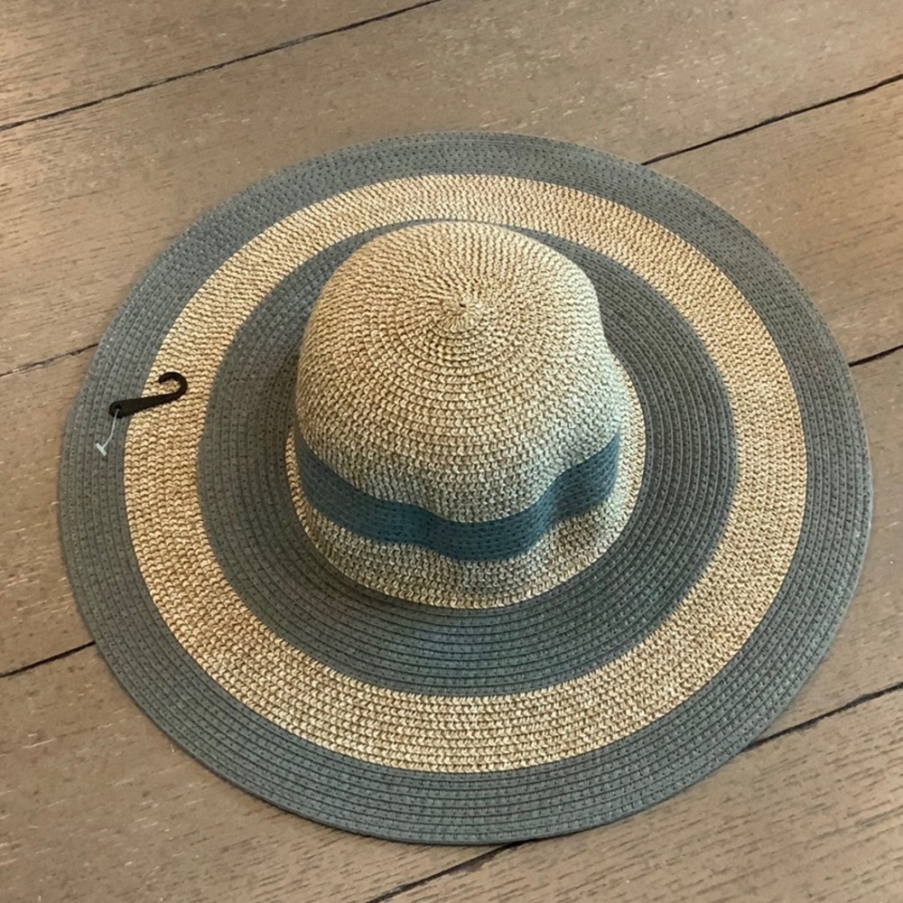 Sage green/natural floppy sun hat